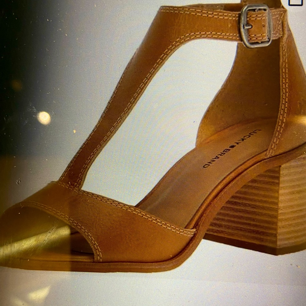 Lucky brand women’s Sabeni T strap sandal